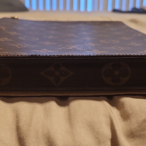 Louis Vuitton iPad holder - Picture 9 of 15